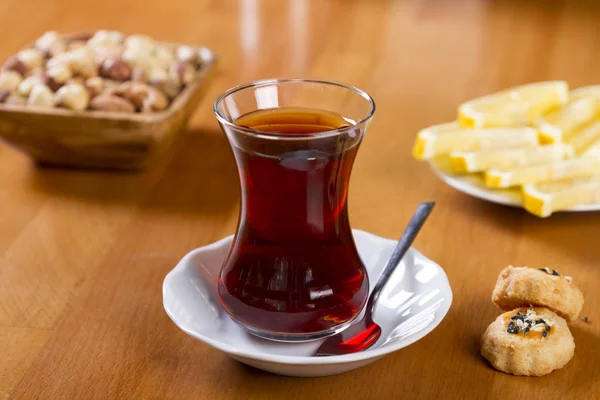 Турецкий Арабский Традиционный Рамадан Черный Чай Специальном Дизайнерском Стекле Белой — стоковое фото
