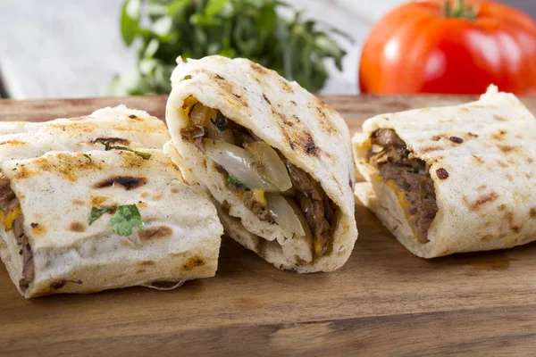 Turco Árabe Tradicional Ramadán Rodajas Carne Res Kebab Rolls Wrap —  Fotos de Stock