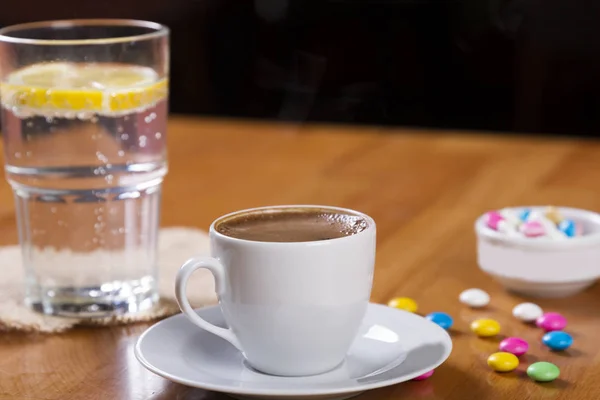 Café Negro Turco Árabe Vidrio Diseño Especial Con Placa Blanca — Foto de Stock