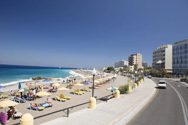 Rhodes Greece Agosto 2017 Praia Akti Miaouli Está Localizada Uma — Fotografia de Stock