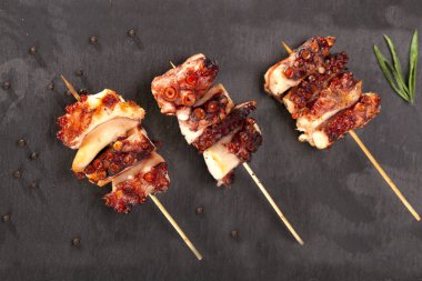 sopa üzerinde Izgara ahtapot adet 