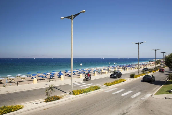 Rhodes Grecja Sierpnia 2017 Plaża Akti Miaouli Znajduje Się Odległości — Zdjęcie stockowe