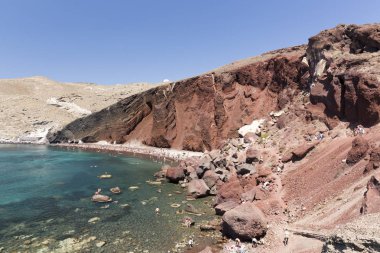 Santorini, Yunanistan - 25 Ağustos 2017: Red Beach Santorini tartışmalı Santorini en ünlü ve en güzel plajlarından biridir. Bulunduğu sadece bir adım ötede Akrotiri antik sitesi.