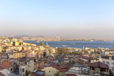 Ariel görünümü Türkiye nin en kalabalık şehri hem de kültürel ve finansal merkezi olan Istanbul 'un. İstanbul her iki tarafında yer. Nüfuslarına göre Avrupa'nın en büyük şehri.