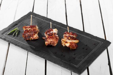 sopa üzerinde Izgara ahtapot adet 