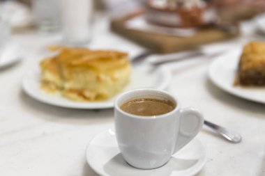 Espresso Kahve Kupası bir tablo