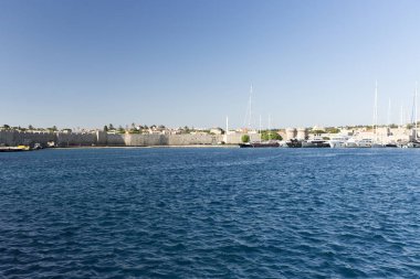 Rhodes, en büyük ve en popüler ada oniki olduğunu.