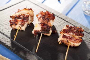 sopa üzerinde Izgara ahtapot adet 