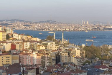 Ariel görünümü Türkiye nin en kalabalık şehri hem de kültürel ve finansal merkezi olan Istanbul 'un. İstanbul her iki tarafında yer. Nüfuslarına göre Avrupa'nın en büyük şehri.