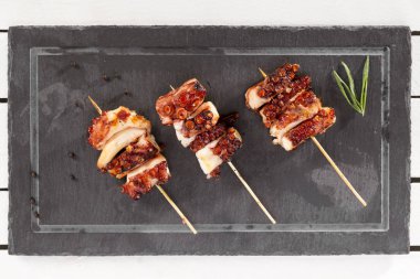 sopa üzerinde Izgara ahtapot adet 