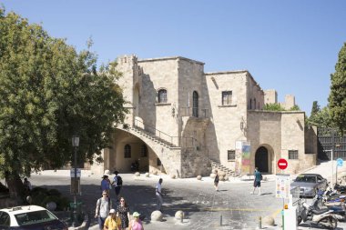 Rhodes, Yunanistan - 26 Ağustos 2017: Rhodes, en büyük ve en popüler ada oniki olduğunu. Güneş, yılda 300 gün ada çoğunlukla romantik Old Town için ünlüdür ve plaj tatil.