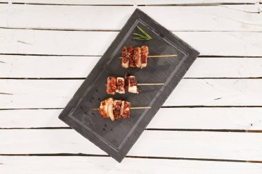 sopa üzerinde Izgara ahtapot adet 