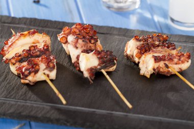 sopa üzerinde Izgara ahtapot adet 