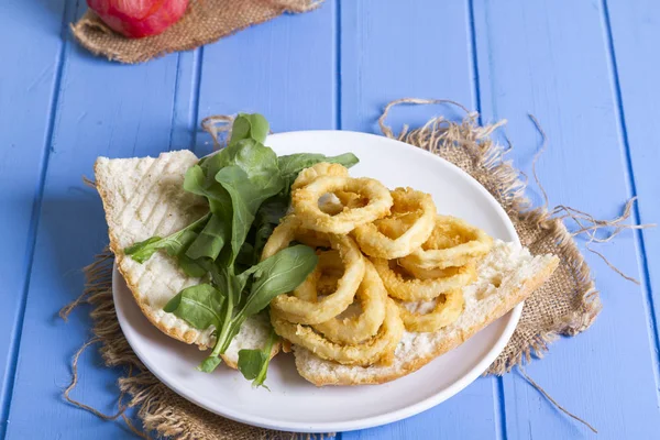 Delicioso Golden Homemade Deep Fried Salty French Fries Sirviendo Plato — Foto de Stock