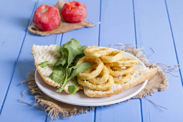 Delicioso Golden Homemade Deep Fried Salty French Fries Sirviendo Plato — Foto de Stock