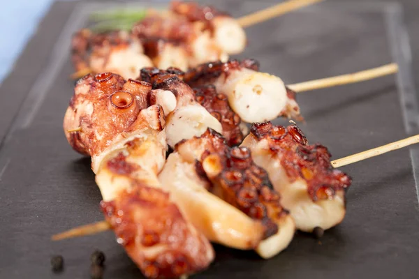 sopa üzerinde Izgara ahtapot adet 