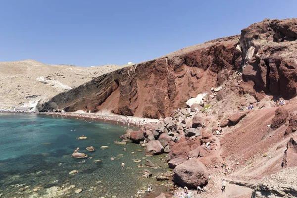 Santorini, Yunanistan - 25 Ağustos 2017: Red Beach Santorini tartışmalı Santorini en ünlü ve en güzel plajlarından biridir. Bulunduğu sadece bir adım ötede Akrotiri antik sitesi.