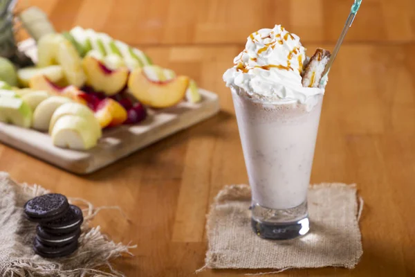 Köstliche Hausgemachte Frisch Geeiste Smoothie Mit Frischen Früchten Auf Rustikalem — Stockfoto