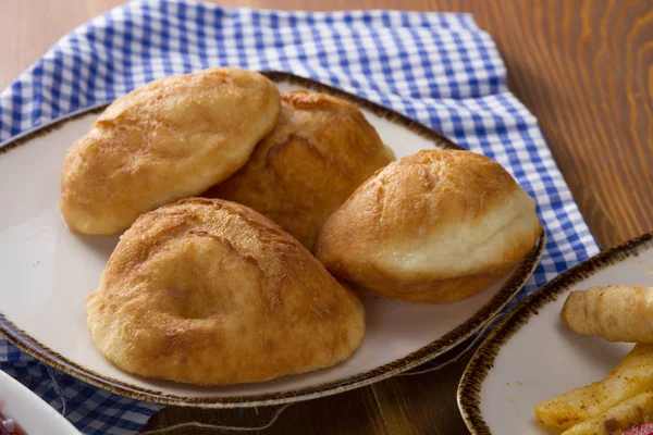 Plate Traditional Fried Turkish Pisi Halka Fried Dough Crumpets Served — Stock Photo, Image