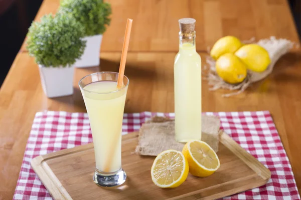 Köstliche Frische Hausgemachte Kalte Erfrischende Sommer Limonade Mojito Glas Und — Stockfoto