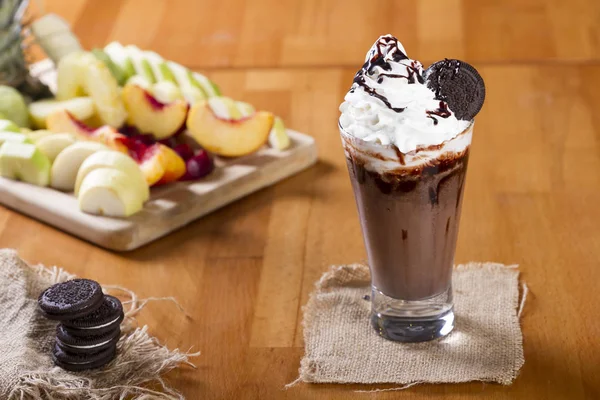 Köstliche Hausgemachte Frisch Geeiste Smoothie Mit Frischen Früchten Auf Rustikalem — Stockfoto