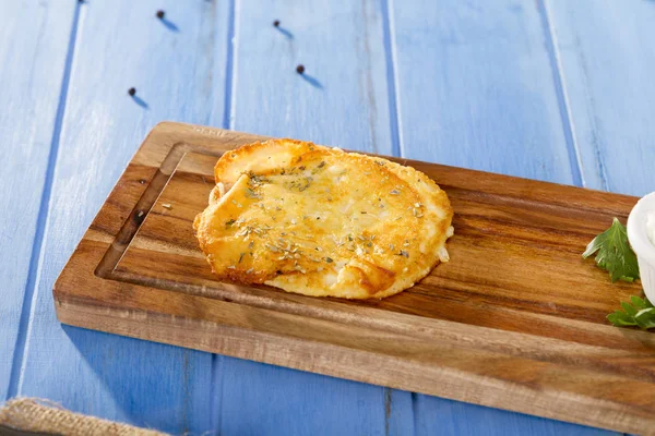 Lezzetli altın Fried Jumbo Yunan Saganaki peynir
