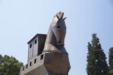 Çanakkale, Türkiye - 30 Ekim 2016: Kopya ahşap Truva Atı Truva Antik şehirde. Truva Savaşı Yunanlılar Truva bağımsız şehir girin ve savaşı kazanmak için kullanılan hile hakkında. 