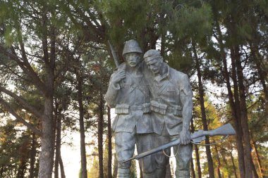 Çanakkale, Türkiye, 04 Ağustos 2017: Gelibolu Savaş katılan Türk askerleri hakkında hizmet anısına bir savaş anıtı Çanakkale Şehitler anıt heykeli olan.