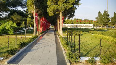 Çanakkale, Türkiye - 04 Ağustos 2017: Çanakkale Şehitleri Anma askeri mezarlığı Gelibolu Savaş katılan Türk askerleri hakkında hizmet anısına bir savaş anıtı olan.