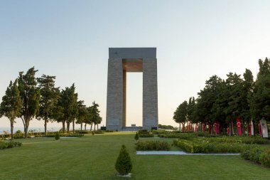 Çanakkale Şehitler Anıtı Çanakkale Boğazı için karşı. Birinci Dünya Savaşı sırasında Aralık 1915 Nisan 1915 gerçekleşti Gelibolu Savaş, katılan Türk askerleri.