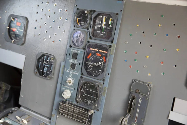 Airplane Pilot Cockpit Med Center Kontrollpaneler Närbild Hög Detaljerad Motorn — Stockfoto