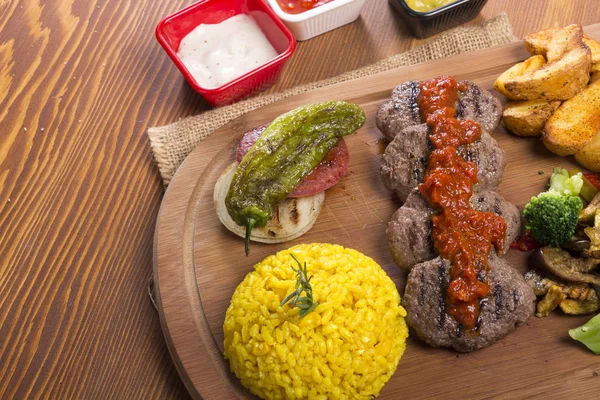 Albóndigas Parrilla Salsa Tomate Caliente Parte Superior Que Sirve Con —  Fotos de Stock