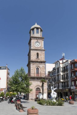Çanakkale, Türkiye - 04 Ağustos 2017: Hangi Anzac Otel ayarlamak Çanakkale Ocak, tarihi saat kulesi, yer alır. Saat Kulesi şimdi bir Çanakkale sembolleri olarak davranır.