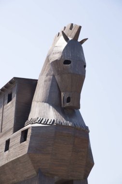 Çanakkale, Türkiye - 30 Ekim 2016: Kopya ahşap Truva Atı Truva Antik şehirde. Truva Savaşı Yunanlılar Truva bağımsız şehir girin ve savaşı kazanmak için kullanılan hile hakkında. 