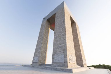 Çanakkale Şehitler Anıtı Çanakkale Boğazı için karşı. Birinci Dünya Savaşı sırasında Aralık 1915 Nisan 1915 gerçekleşti Gelibolu Savaş, katılan Türk askerleri.
