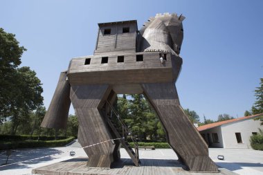 Çanakkale, Türkiye - 30 Ekim 2016: Kopya ahşap Truva Atı Truva Antik şehirde. Truva Savaşı Yunanlılar Truva bağımsız şehir girin ve savaşı kazanmak için kullanılan hile hakkında. 