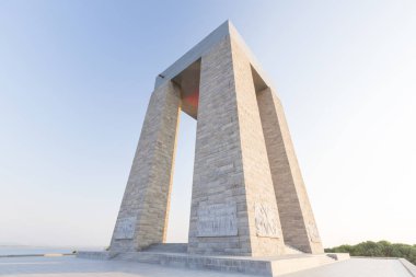 Çanakkale Şehitler Anıtı Çanakkale Boğazı için karşı. Birinci Dünya Savaşı sırasında Aralık 1915 Nisan 1915 gerçekleşti Gelibolu Savaş, katılan Türk askerleri.