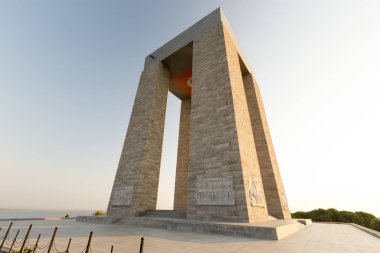 Çanakkale Şehitler Anıtı Çanakkale Boğazı için karşı. Birinci Dünya Savaşı sırasında Aralık 1915 Nisan 1915 gerçekleşti Gelibolu Savaş, katılan Türk askerleri.