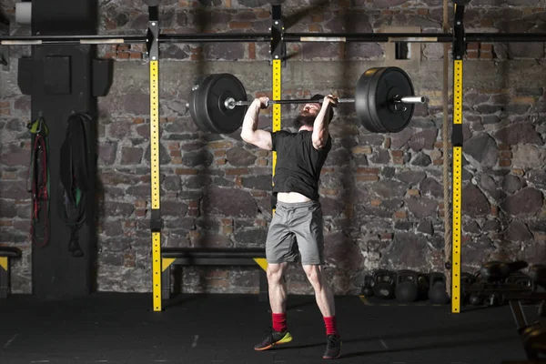 Joven Atleta Barba Entrenando Con Una Pesada Barra Gimnasio Concepto — Foto de Stock