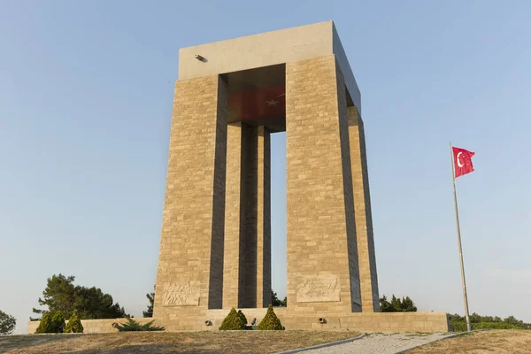 Çanakkale Şehitler Anıtı Çanakkale Boğazı için karşı. Birinci Dünya Savaşı sırasında Aralık 1915 Nisan 1915 gerçekleşti Gelibolu Savaş, katılan Türk askerleri.