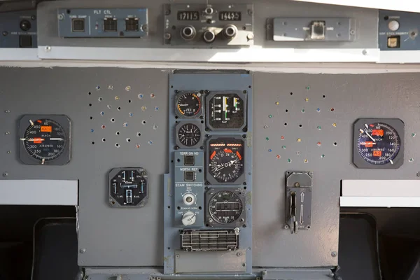 Kokpitu Pilota Samolotu Panelami Sterowania Centrum Zbliżenie Wysokiej Szczegółowy Widok — Zdjęcie stockowe