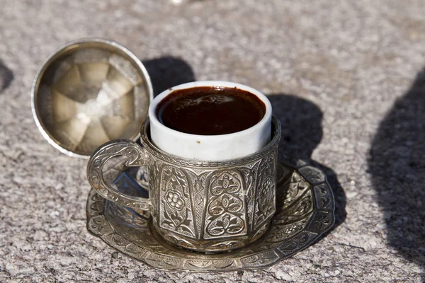 Закрытый Вид Чашку Ароматного Кофе Металлической Чашке — стоковое фото