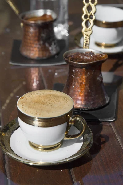 Vista Perto Xícara Café Aromático Mesa Madeira — Fotografia de Stock
