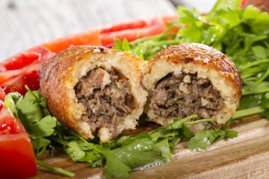 geleneksel Türk yemeği etli görünümünü kapat