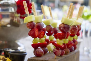 taze meyve ile lezzetli aperatifler görünümünü kapat