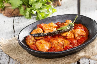 et ahşap arka plan üzerinde devam eder ile lezzetli yemek görünümünü yakın