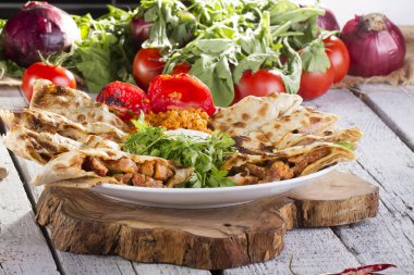 Arapça geleneksel ramazan yemek Kebap Beytide Sarma görünümünü kapat