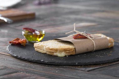 kara tahta üzerinde sağlıklı ekmek görünümü kadar kapatın