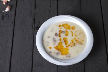 Türk geleneksel Delicious Kelle Paca hizmet limon ve sarımsak çorbası