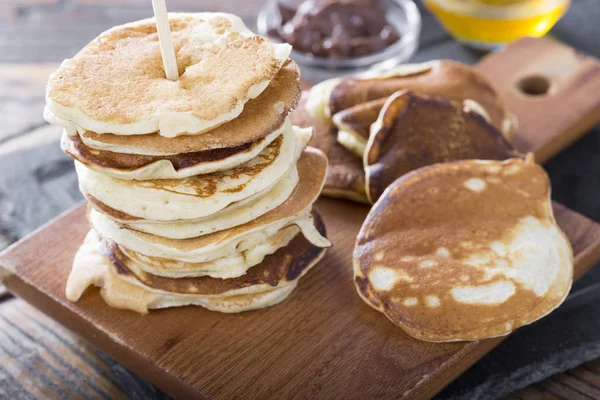 Vista Cerca Panqueques Dulces Con Chocolate Miel — Foto de Stock